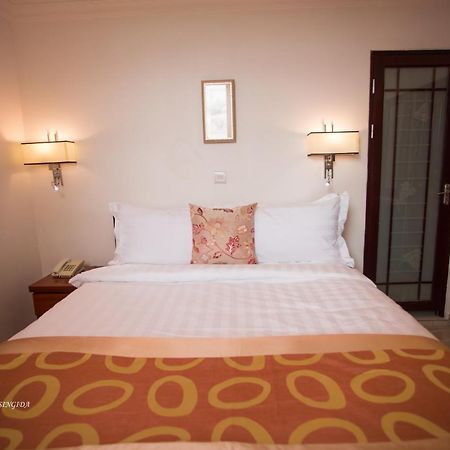 Regency Resort Singida Buitenkant foto