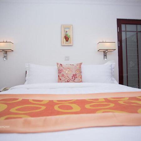 Regency Resort Singida Buitenkant foto