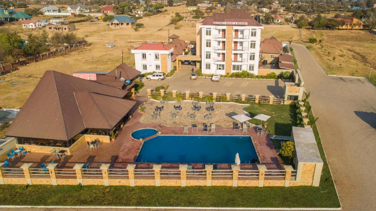 Regency Resort Singida Buitenkant foto