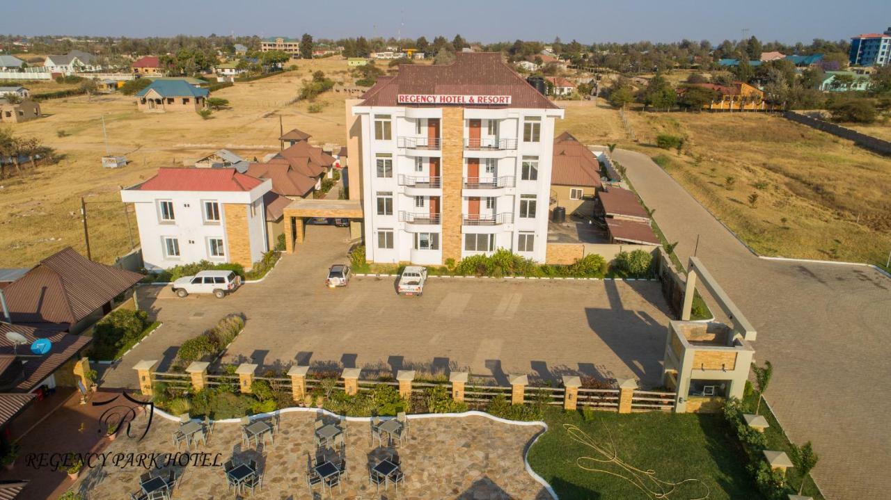 Regency Resort Singida Buitenkant foto
